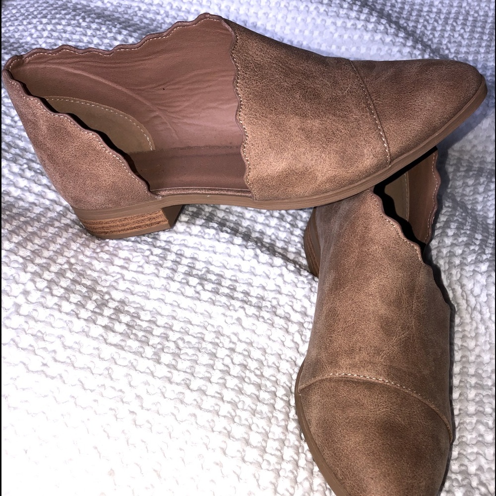 Tan scalloped booties